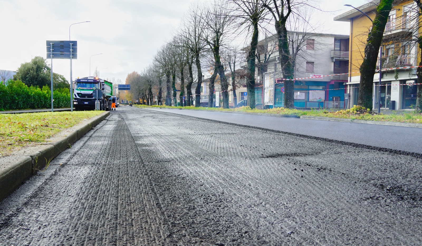 Stesura nuovo asfalto: si prosegue su via Moro, via Colarieti Tosti e via Cattani