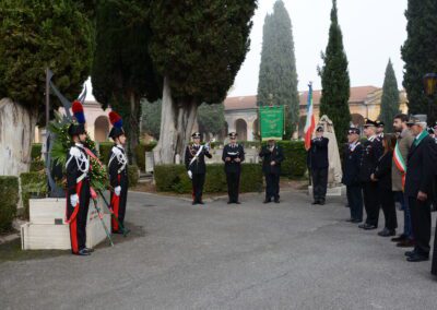 Questa mattina i Carabinieri hanno deposto una corona d’alloro al monumento eretto all’interno del cimitero comunale in memoria dei colleghi deceduti.