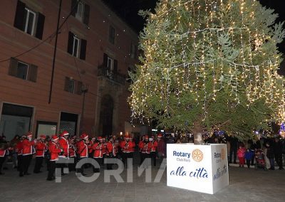 Albero Rotary Natale al via ph M. D'Alessandro06