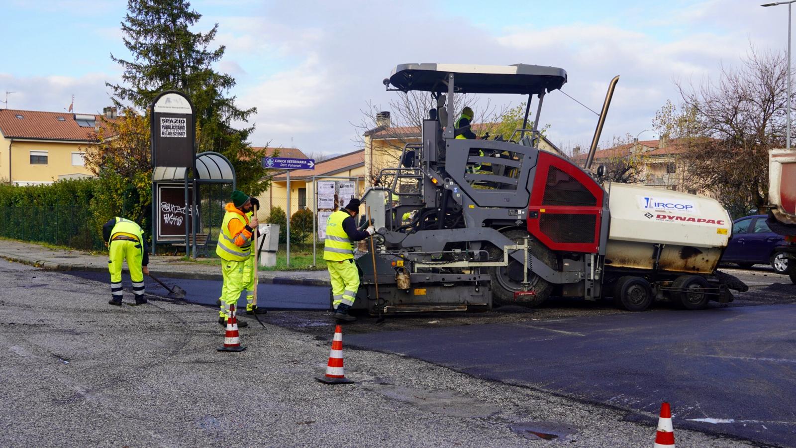 Riasfaltatura in corso a Micioccoli: lavori in via Leone Cattani