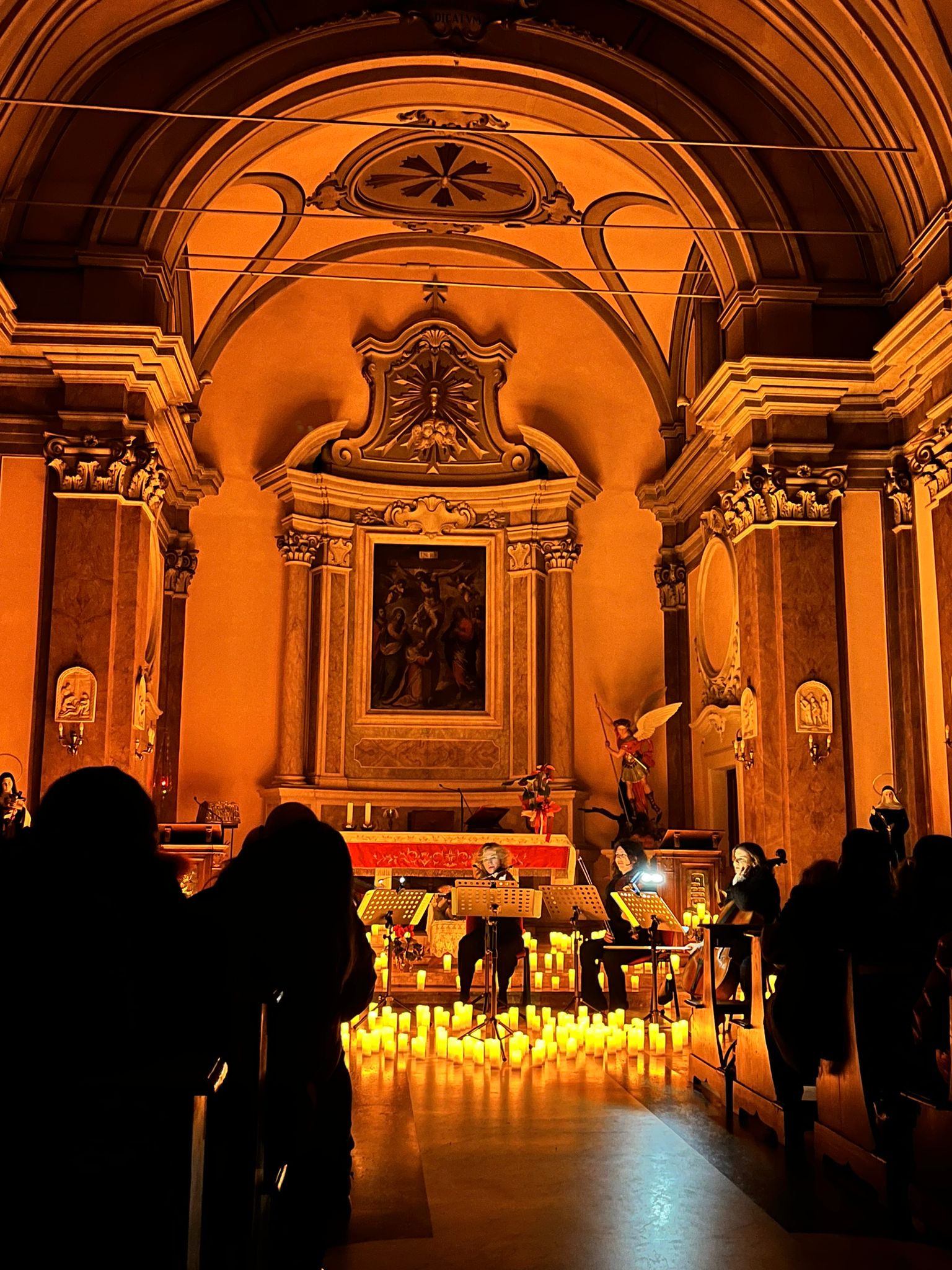 Canto, candele ed emozioni: il concerto di Natale a Rivodutri