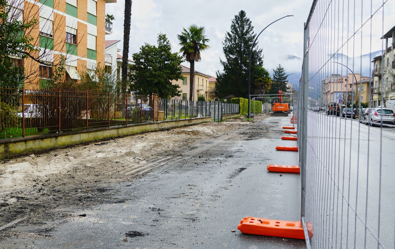 Su via Borsellino in corso i lavori per la realizzazione dei nuovi marciapiedi
