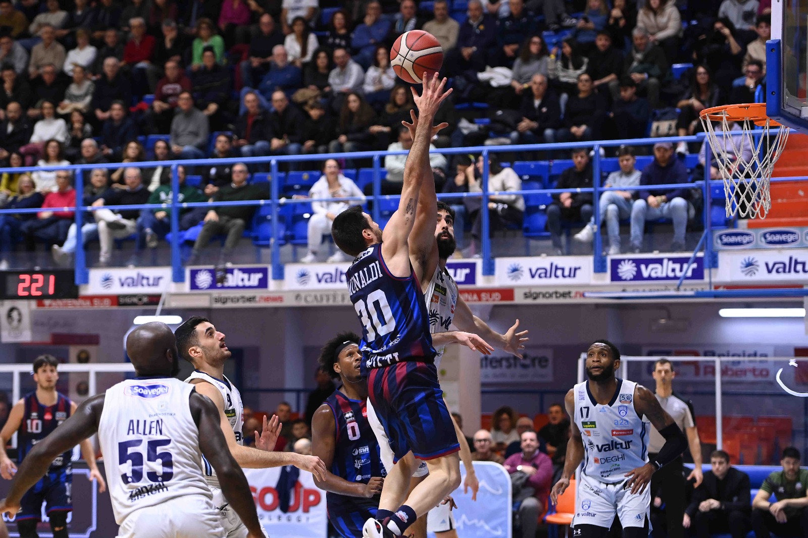 Alla Sebastiani non riesce la rimonta, vince Brindisi 72-67