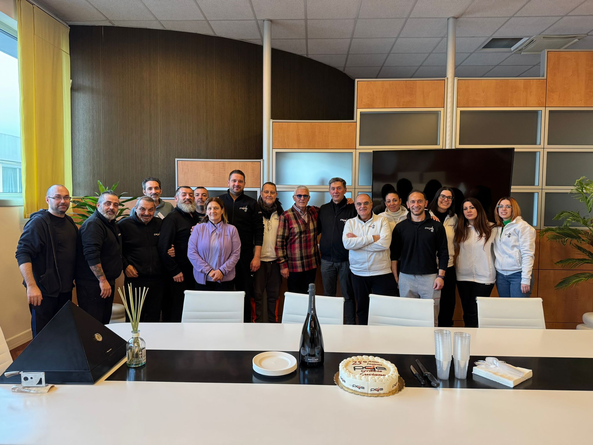25 Anni di Dedizione: Festa a Sorpresa per Luciano Torda alla PGE Srl