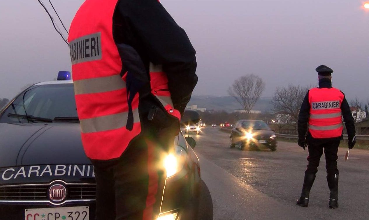 Guida in stato di ebbrezza: due denunciati dai Carabinieri con tassi alcolemici ben superiori al limite consentito