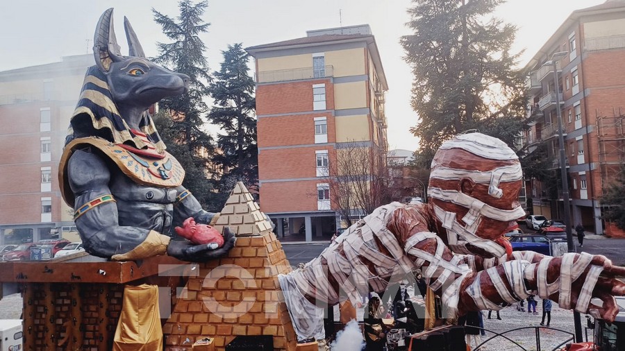 Rieti in festa, strade invase da carri e maschere per il Carnevale 2025
