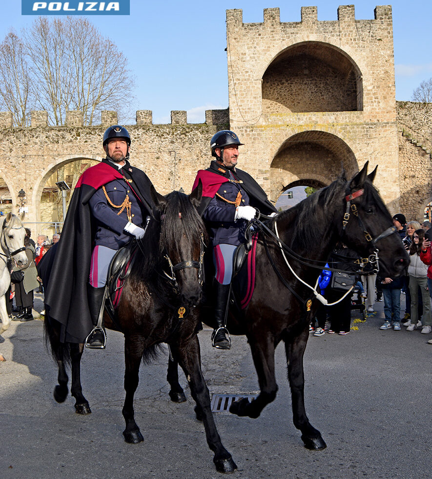 Ai Cavalli Infiocchettati la Polizia di Stato presente con la pattuglia a cavallo