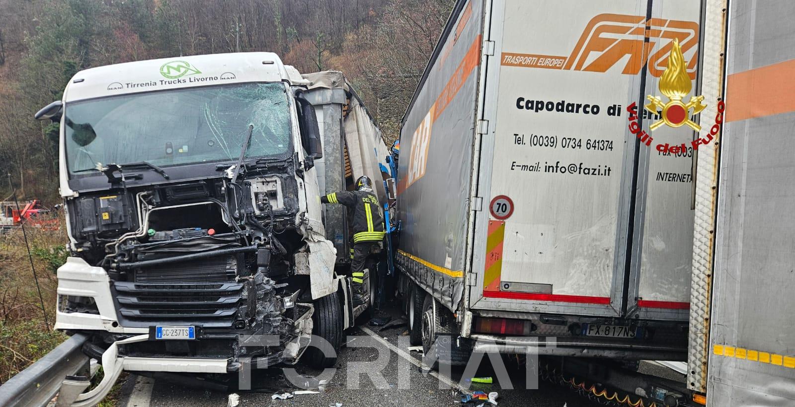 Frontale tra due tir Salaria Ascoli Incidente Frontale Salaria Ascoli