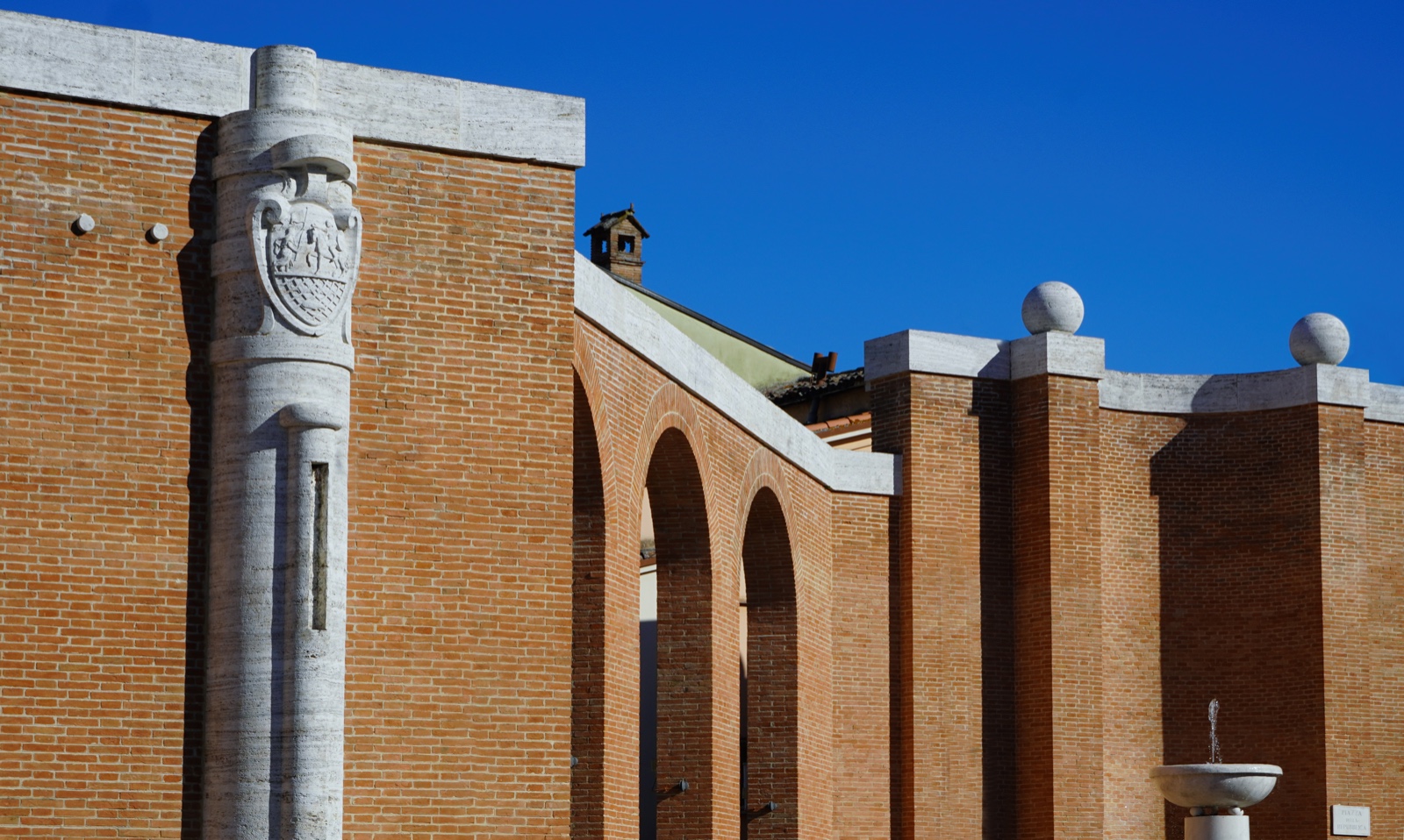 Porta Romana, terminati i lavori all’esedra. “Rieti recupera il prestigio del suo ingresso da Roma”