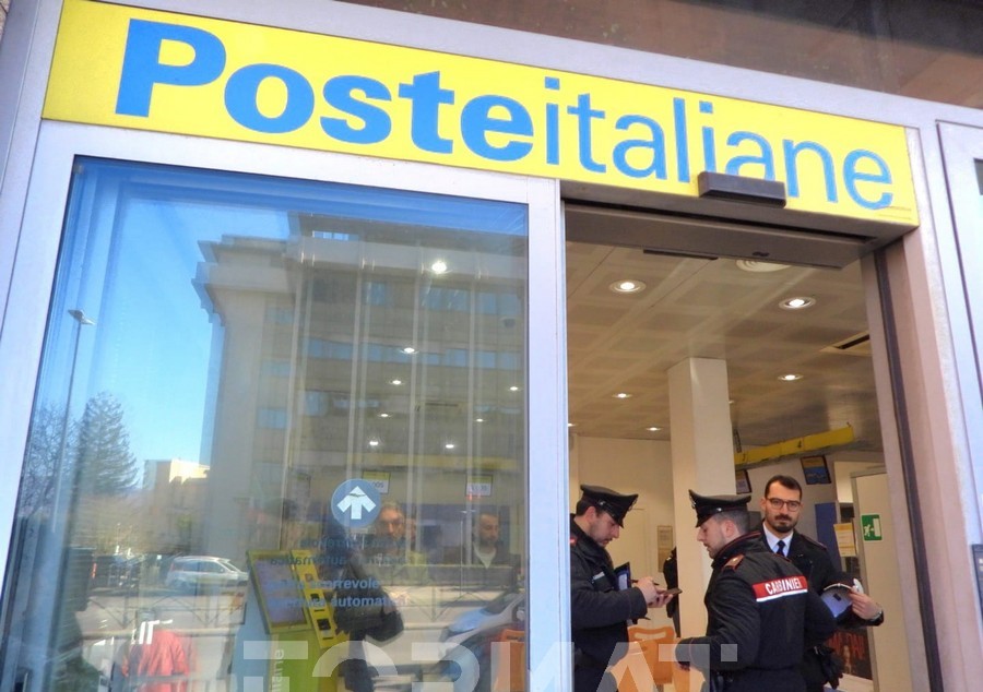 Rapina all’Ufficio Postale di Viale Matteucci, malore per due dipendenti