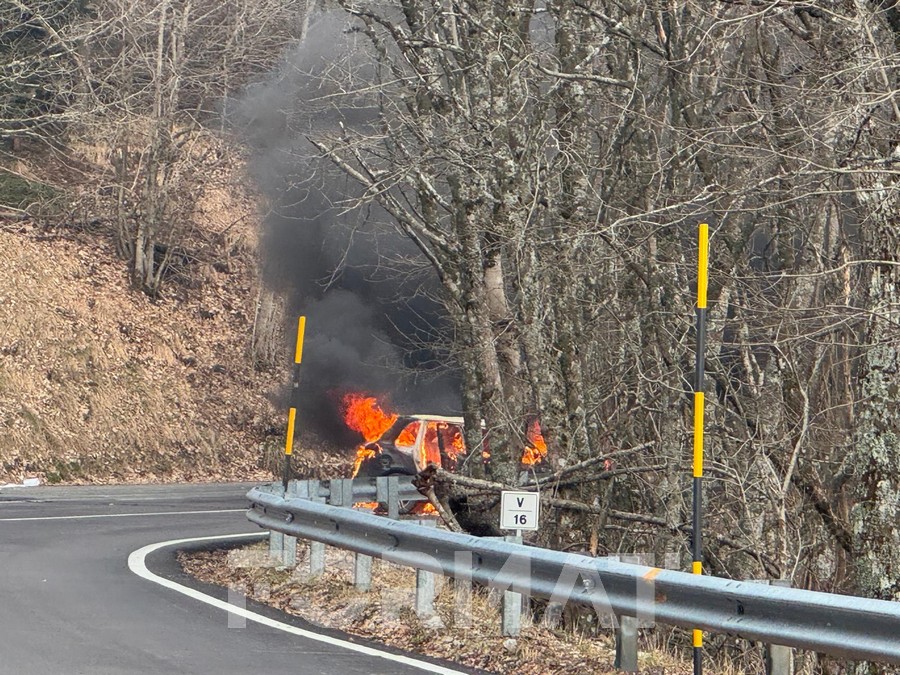 Auto in fiamme sulla Terminillese