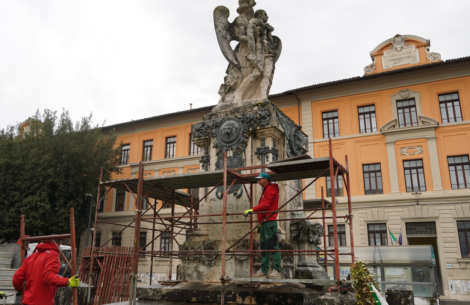 Valorizzazione del patrimonio storico della Grande Guerra, avviati i lavori di restauro del monumento ai Caduti di Piazza Mazzini