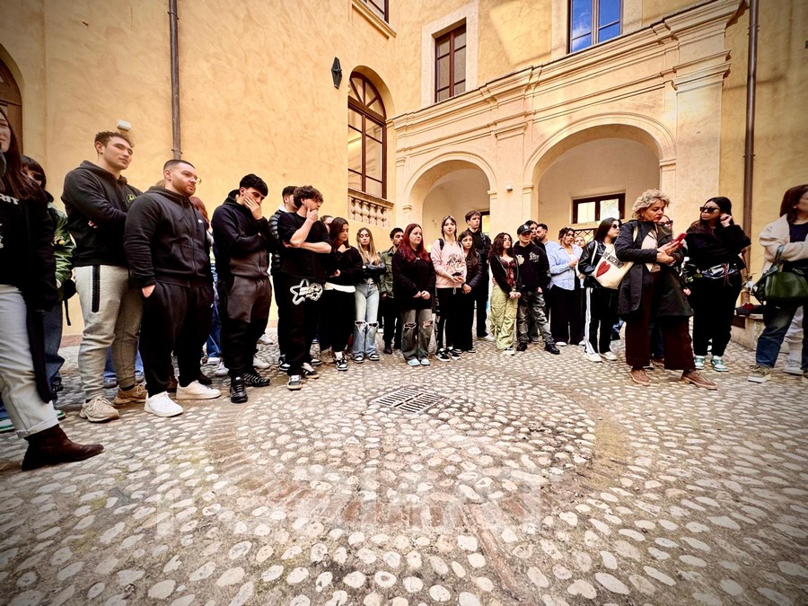 La forza del dolore: l’abbraccio degli studenti per Ilaria, per Sara e tutte le altre