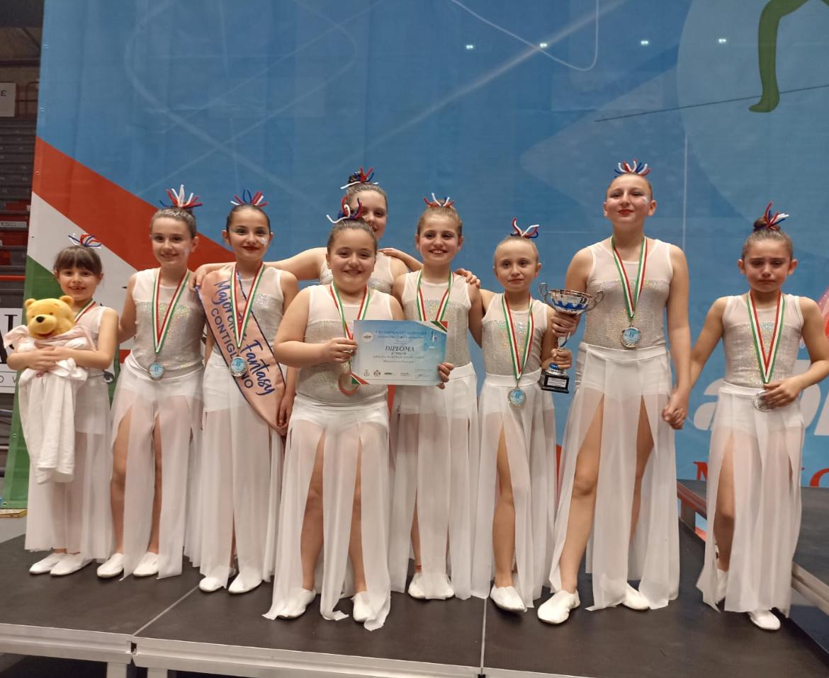 Secondo posto ai campionati italiani di Pistoia per le majorettes “Fantasy” di Contigliano