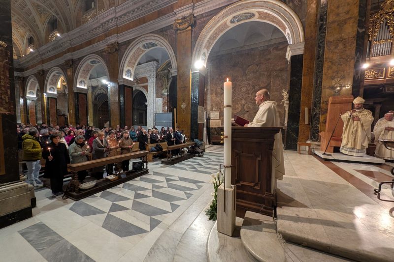 La Veglia Pasquale e poi la rinascita “Viviamo questa notte  portando qui l’umanità intera, segnata dalla guerra, dalla violenza”