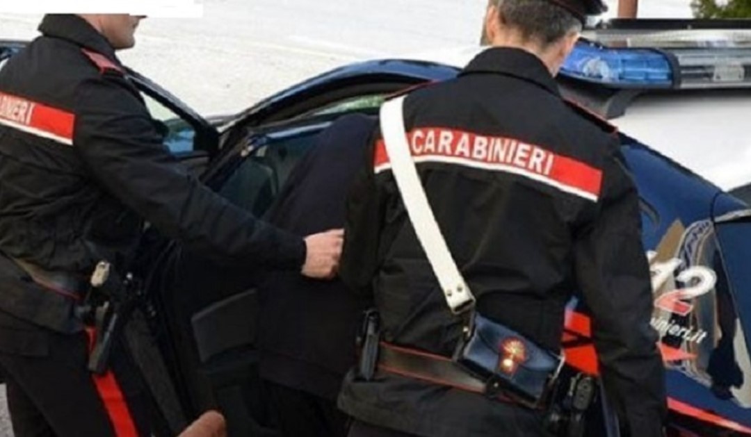 Baci e palpeggiamenti alle atlete: ai domiciliari componente di squadra sportiva reatina