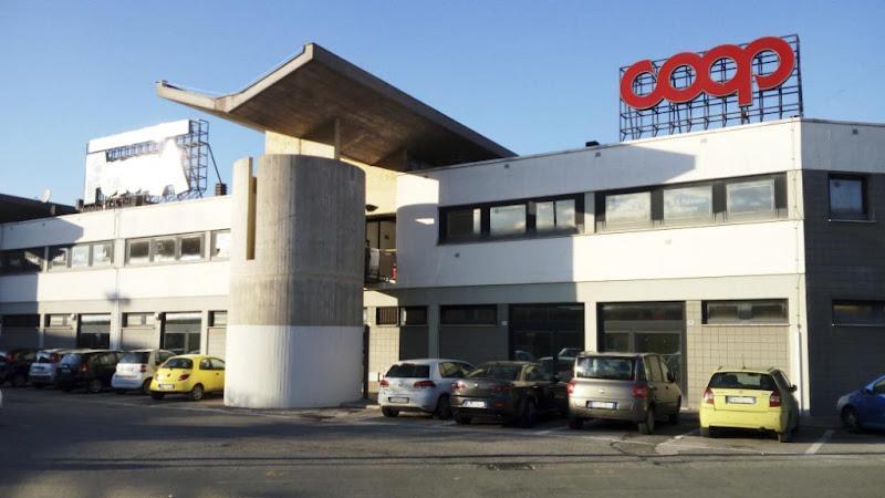 Fumo in galleria al centro commerciale Futura: ma è un falso allarme
