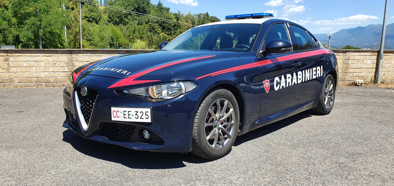 Tenta di ingerire cocaina per sfuggire ai Carabinieri, ma viene arrestato dopo una colluttazione