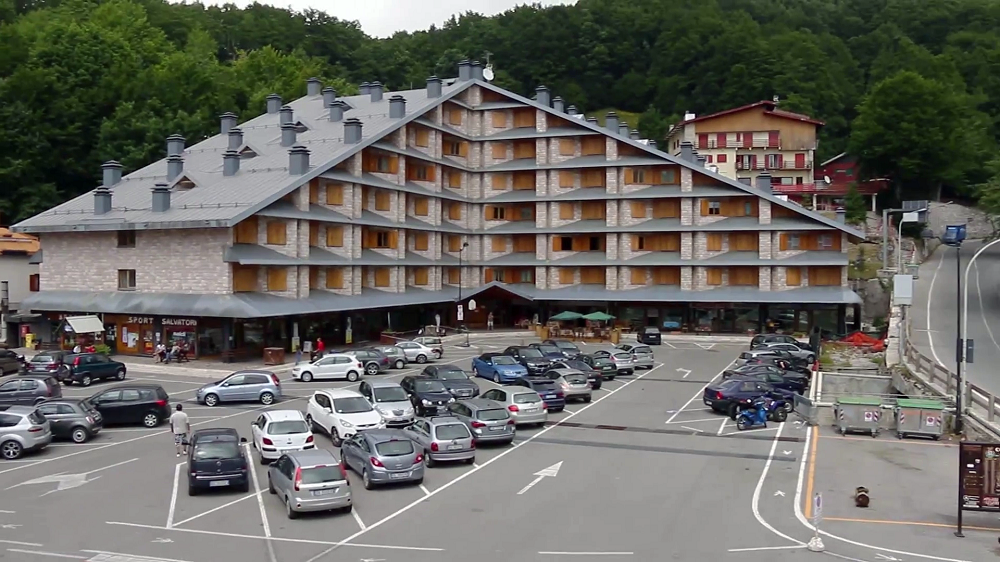 Volontariato civico, a Pian de’ Valli arriva l’infopoint realizzato dal Consorzio Terminillo Rete di Impresa e installato dalla società Terminillo Glamping