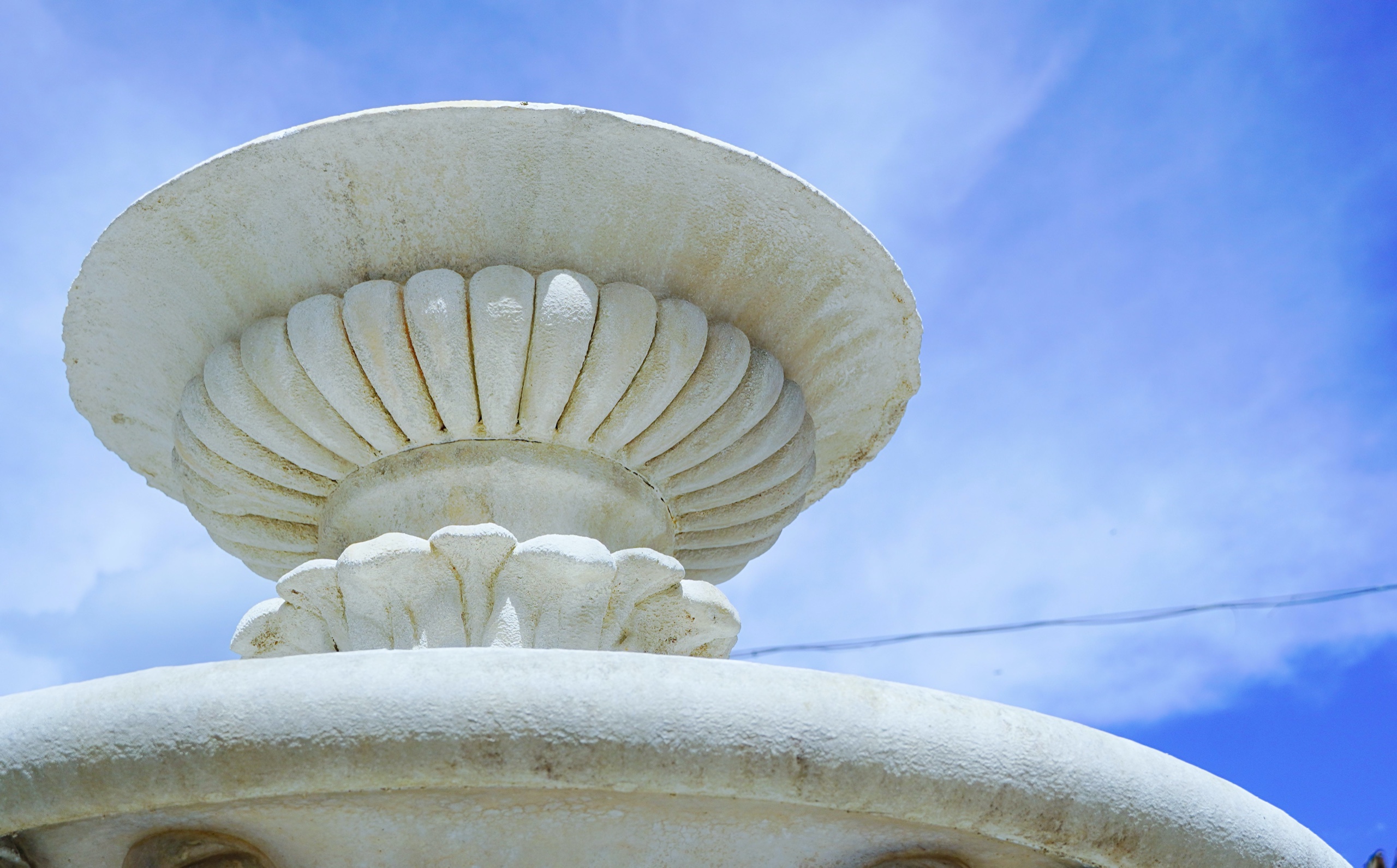 Conclusa la pulizia della fontana dei delfini di Piazza Vittorio Emanuele II