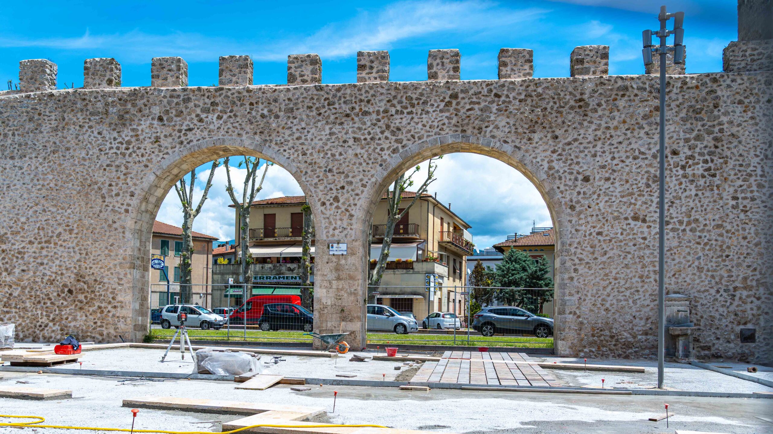 Proseguono i cantieri in Città. Asfalto in via degli Elci a Città Giardino e nuova pavimentazione a Porta d’Arce
