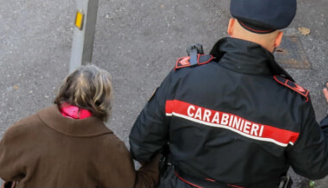 Si finge impiegato delle Poste e ruba 1.600€ a una signora. Denunciato per truffa
