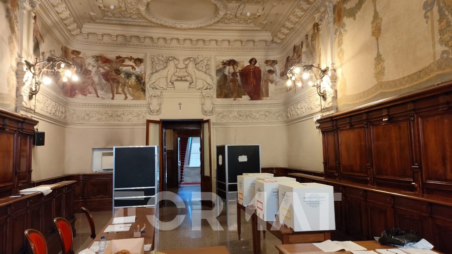 Referendum affluenza alle urne alle ore 23