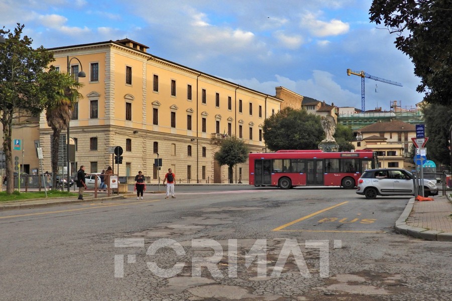 Aggressione alle forze dell’ordine vicino alla stazione di Rieti: uomo arrestato
