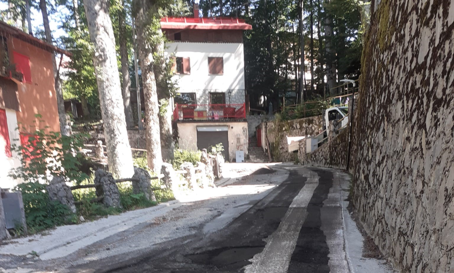 Terminillo, iniziati i lavori per il nuovo asfalto su un tratto di via dei Villini