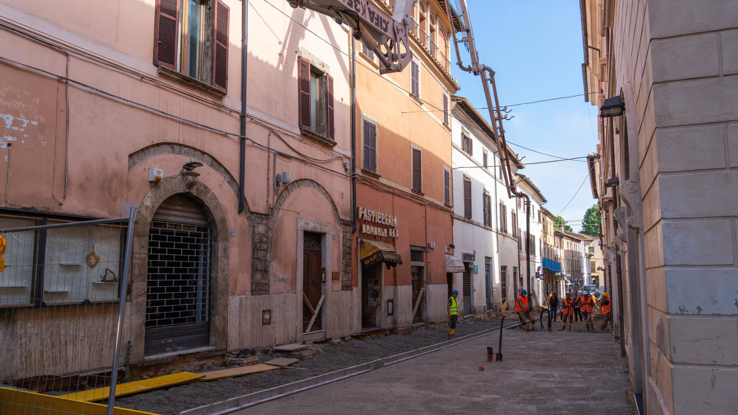 Cantieri in città: avviata la ripavimentazione di via Theseider