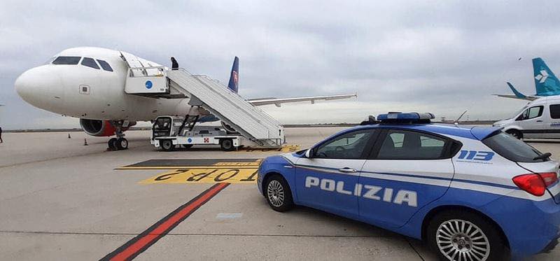 La Polizia di Stato esegue un’espulsione con trattenimento presso il centro di permanenza per il rimpatrio di Bari