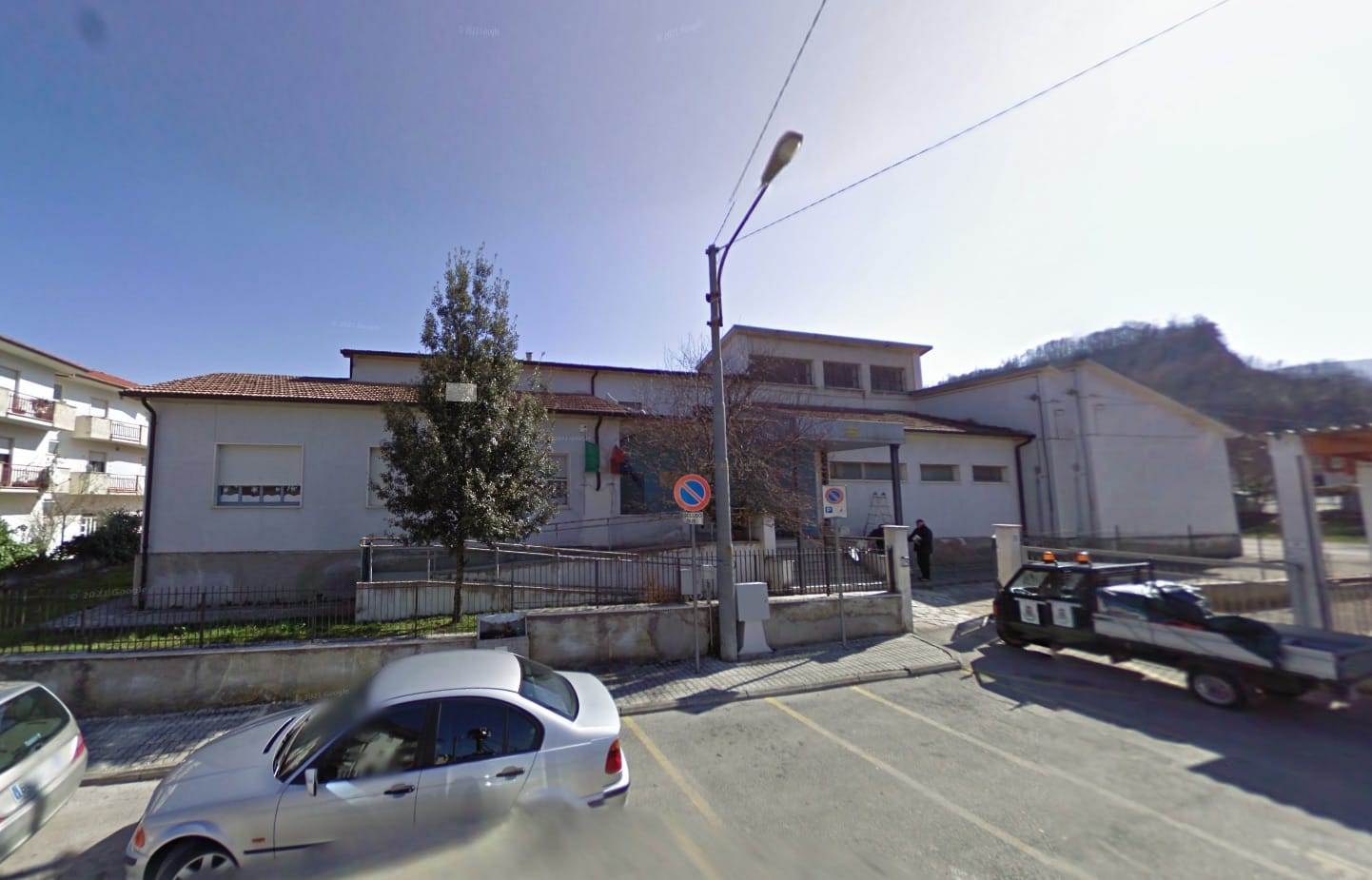 Piani Poggio Fidoni: con economie di lavori precedenti, ora la sistemazione degli spazi esterni della scuola e di un padiglione del Cimitero