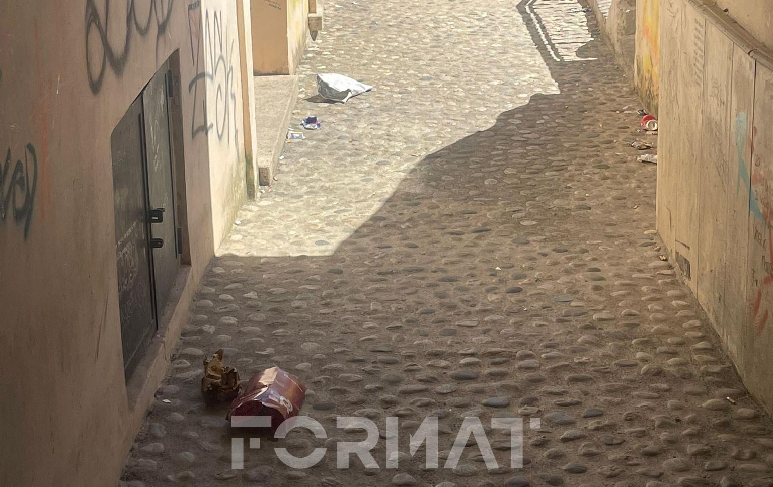 San Francesco, vicoli nel degrado: sporcizia, guano e nidi sotto gli occhi di tutti