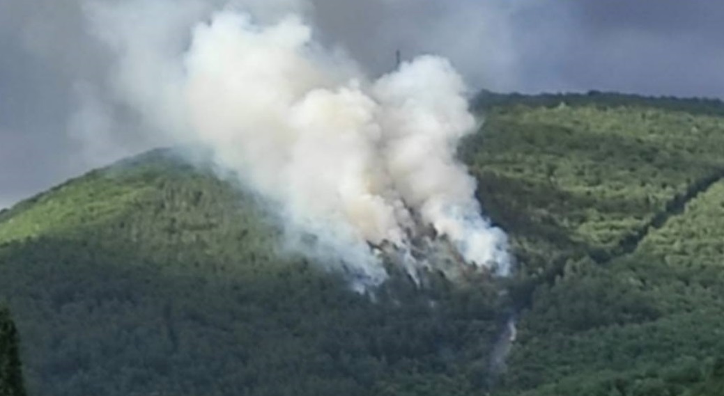 Fiamme sul Terminillo, l’incendio è divampato in zona Macchiole e si è esteso favorito dal vento