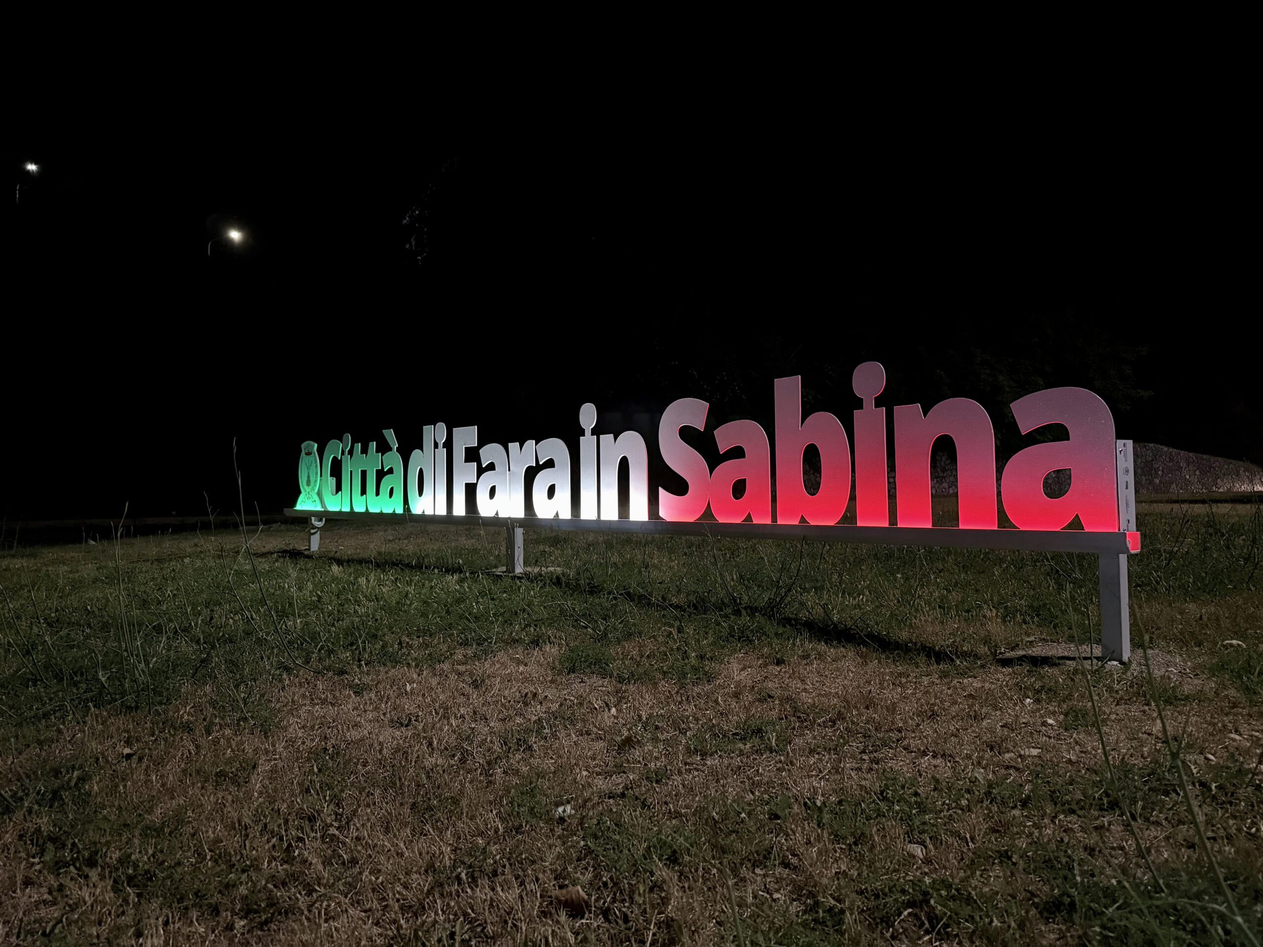 Fara in Sabina, installata una nuova insegna di benvenuto