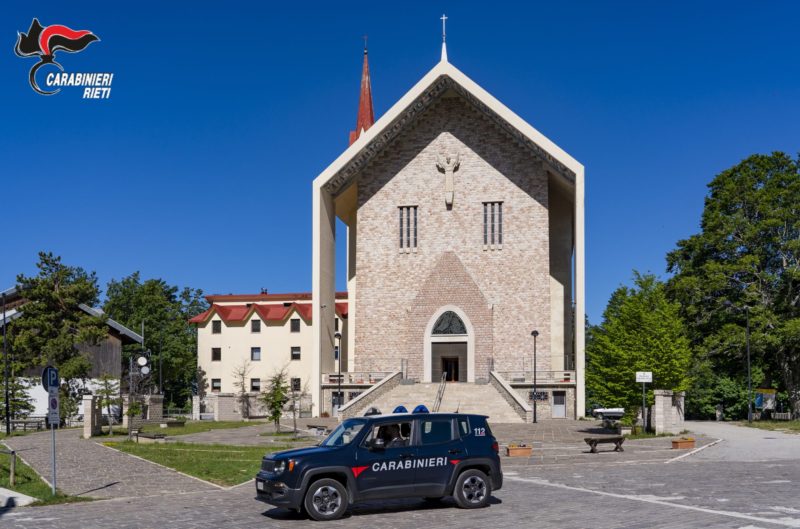 Monte Terminillo: cameriera ubriaca minaccia una collega e aggredisce i Carabinieri, denunciata