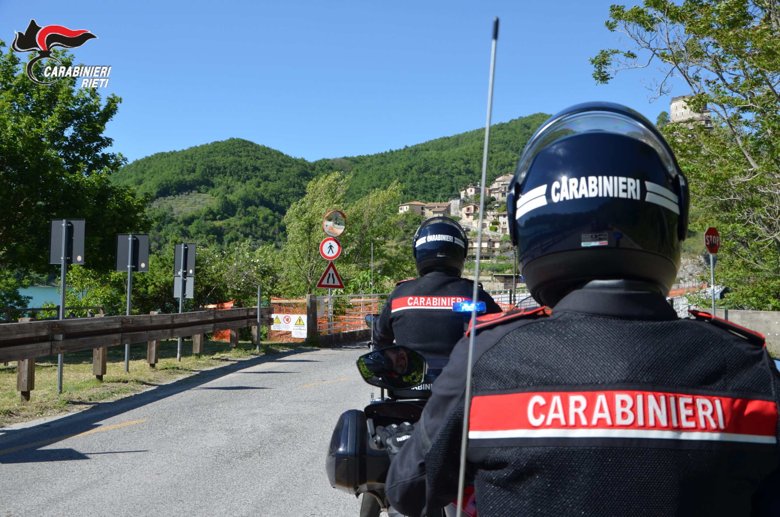 Rubano bici da corsa e tentano di modificarla: arrestati tre giovani