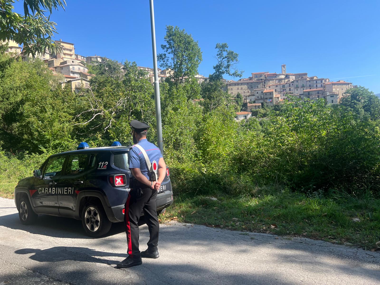 Un ottantaduenne minaccia due giovani con un’arma “Lanciavano sassi contro la mia abitazione”