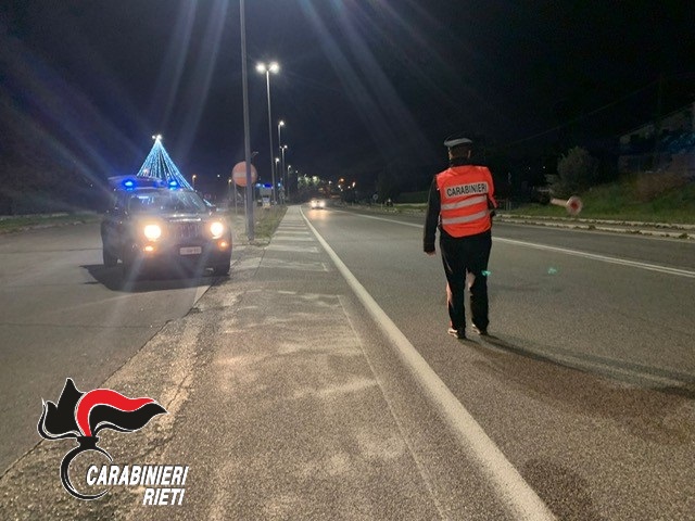 Tampona, abbandona l’auto e scappa nei campi: scoperto dai Carabinieri, era rubata