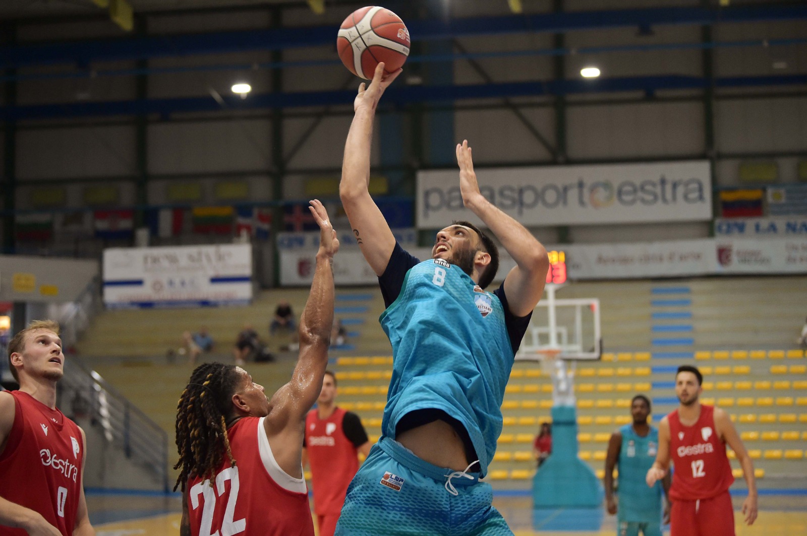 Gara equilibratissima al PalaEstra, la spunta Pistoia 97-95. Bene gli americani, top scorer Mian (25)