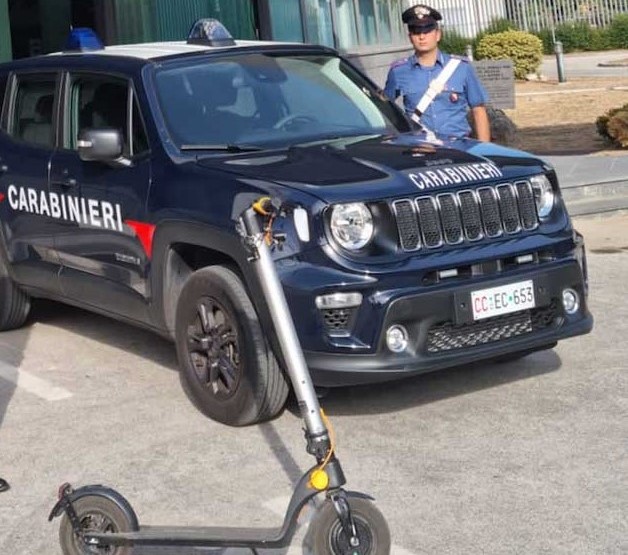 Monopattino rubato alla stazione e rivenduto: incastrato dalle telecamere