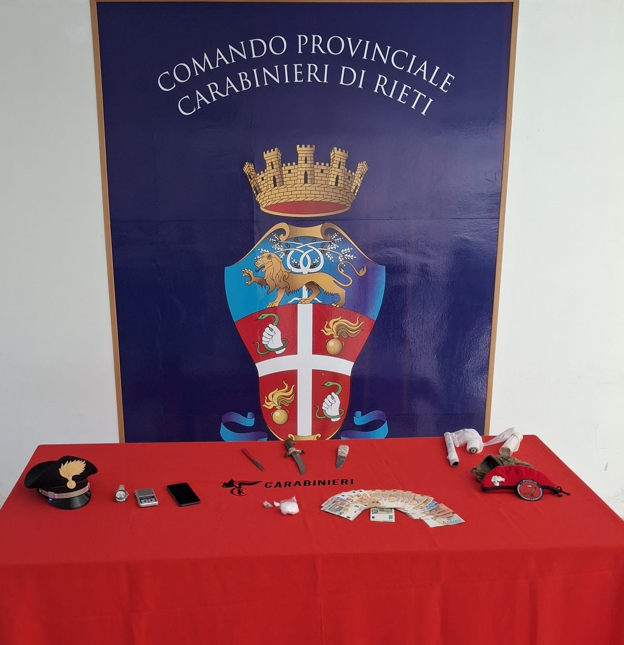 Bivacco per spaccio scoperto dai Carabinieri: arrestato 21enne a Reopasto