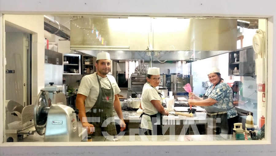 Cena etnica a Le Tre Porte: dieci nazioni a tavola per un viaggio nel mondo