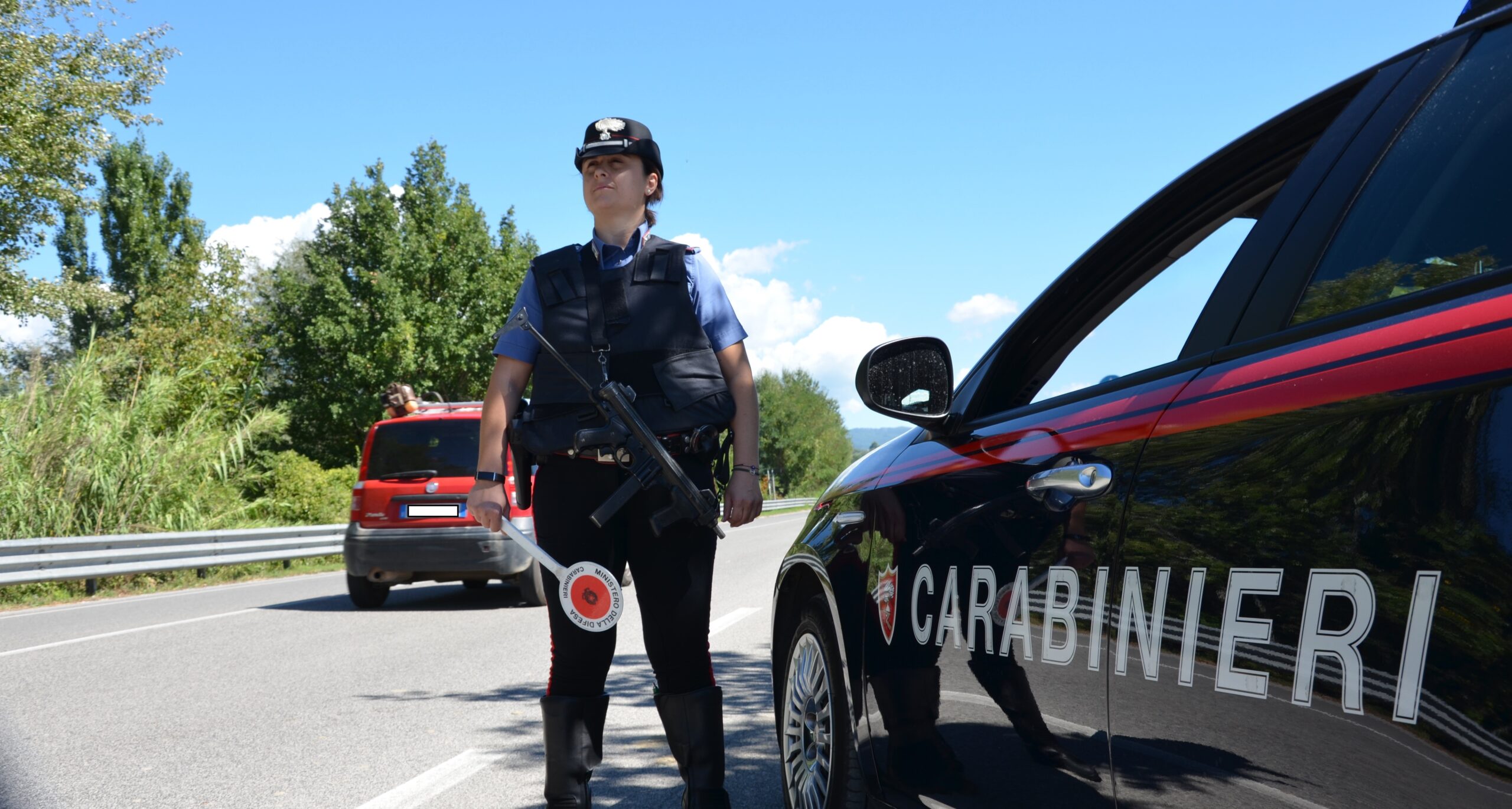 Controllo stradale a Poggio Mirteto: 34enne aggredisce i Carabinieri, in casa trovata droga e piante di cannabis