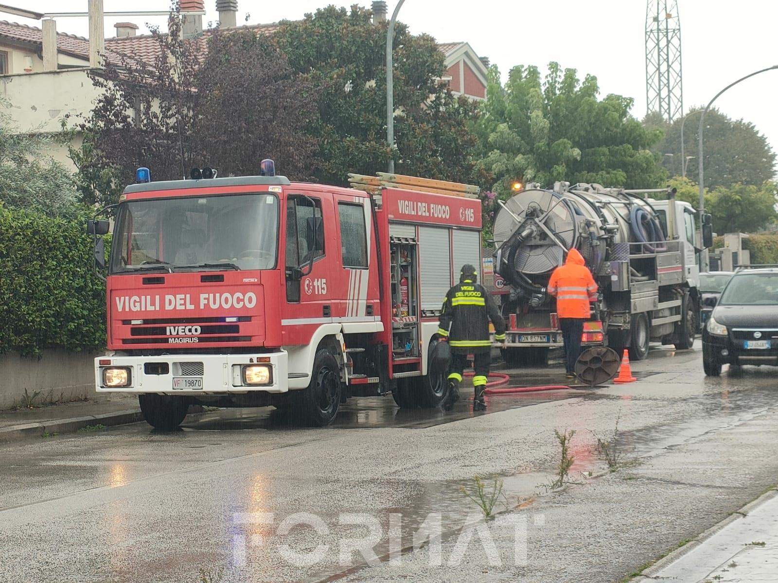 autopompa Maltempo intervento vigili del fuoco