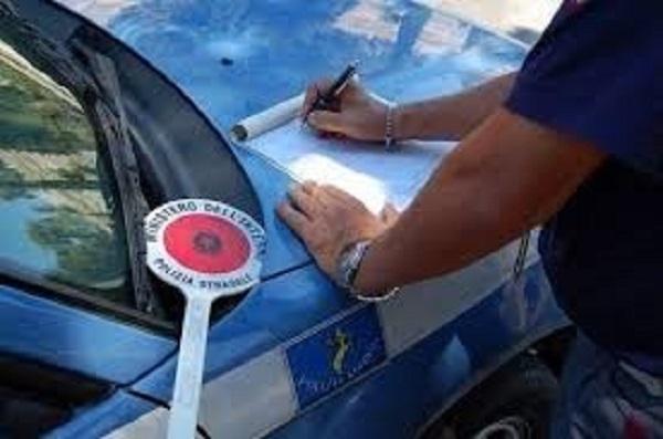 Stradale arresta uomo con hashish sull’A1