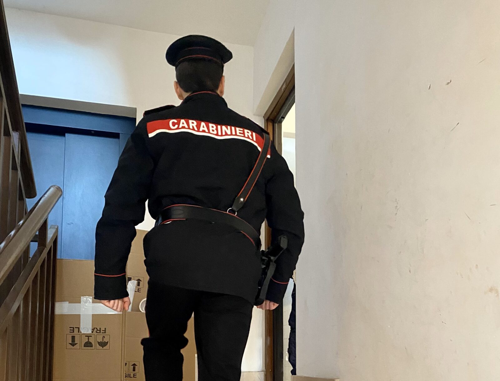 I Carabinieri arrestano un uomo per aver picchiato e minacciato l’anziana madre
