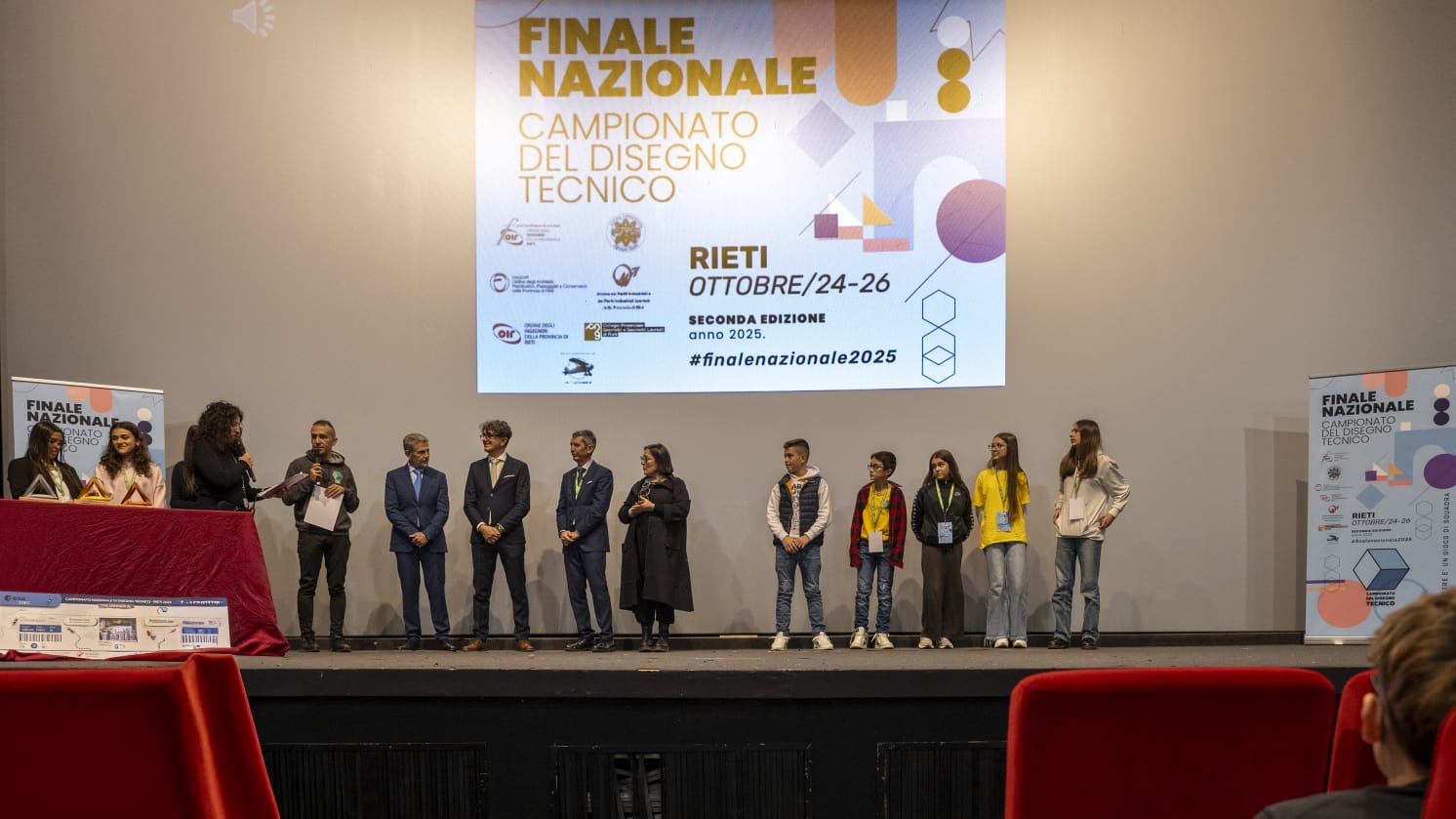Campionato Nazionale di Disegno Tecnico 2025: la vincitrice della finale nazionale tenuta a Rieti è la dodicenne di Fondi, Sofia Dvornic