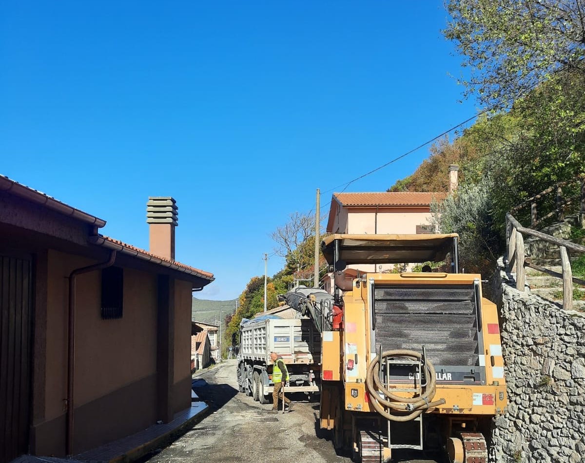 Proseguono gli interventi di manutenzione e rifacimento stradale