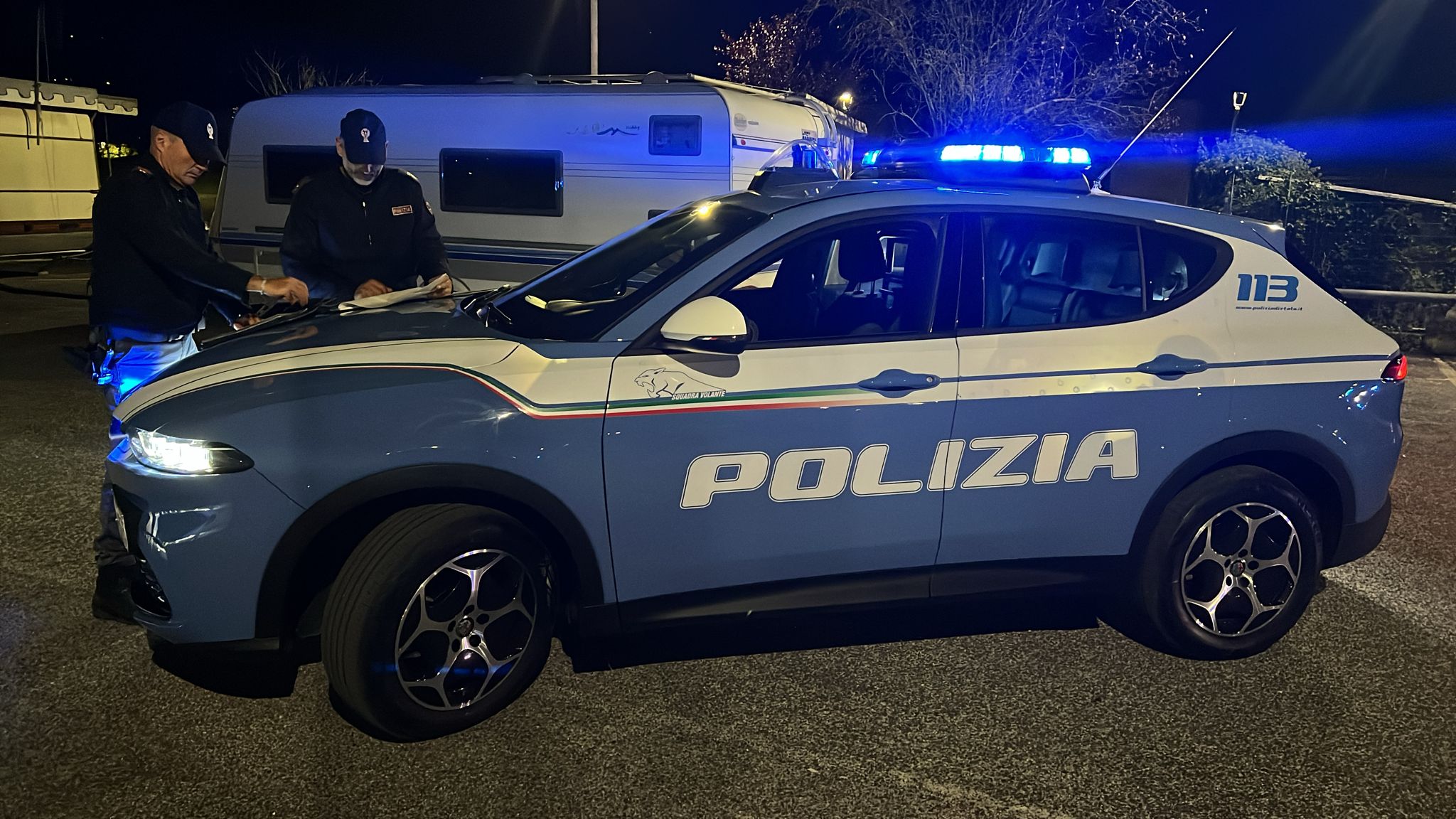 Rieti, posti di blocco e verifiche al cimitero: Polizia denuncia degrado e irroga sanzioni
